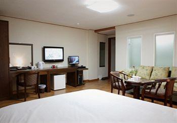 Yes Hotel Gumi Екстериор снимка