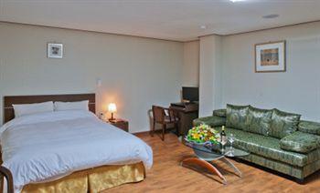 Yes Hotel Gumi Екстериор снимка