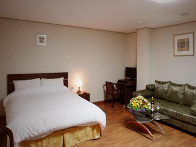 Yes Hotel Gumi Екстериор снимка
